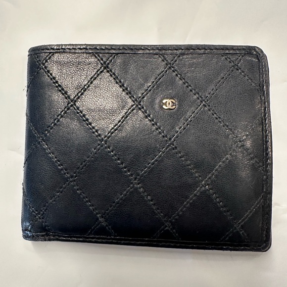 Authentic Chanel Quilted Lambskin CC Logo Wallet - Picture 4 of 15